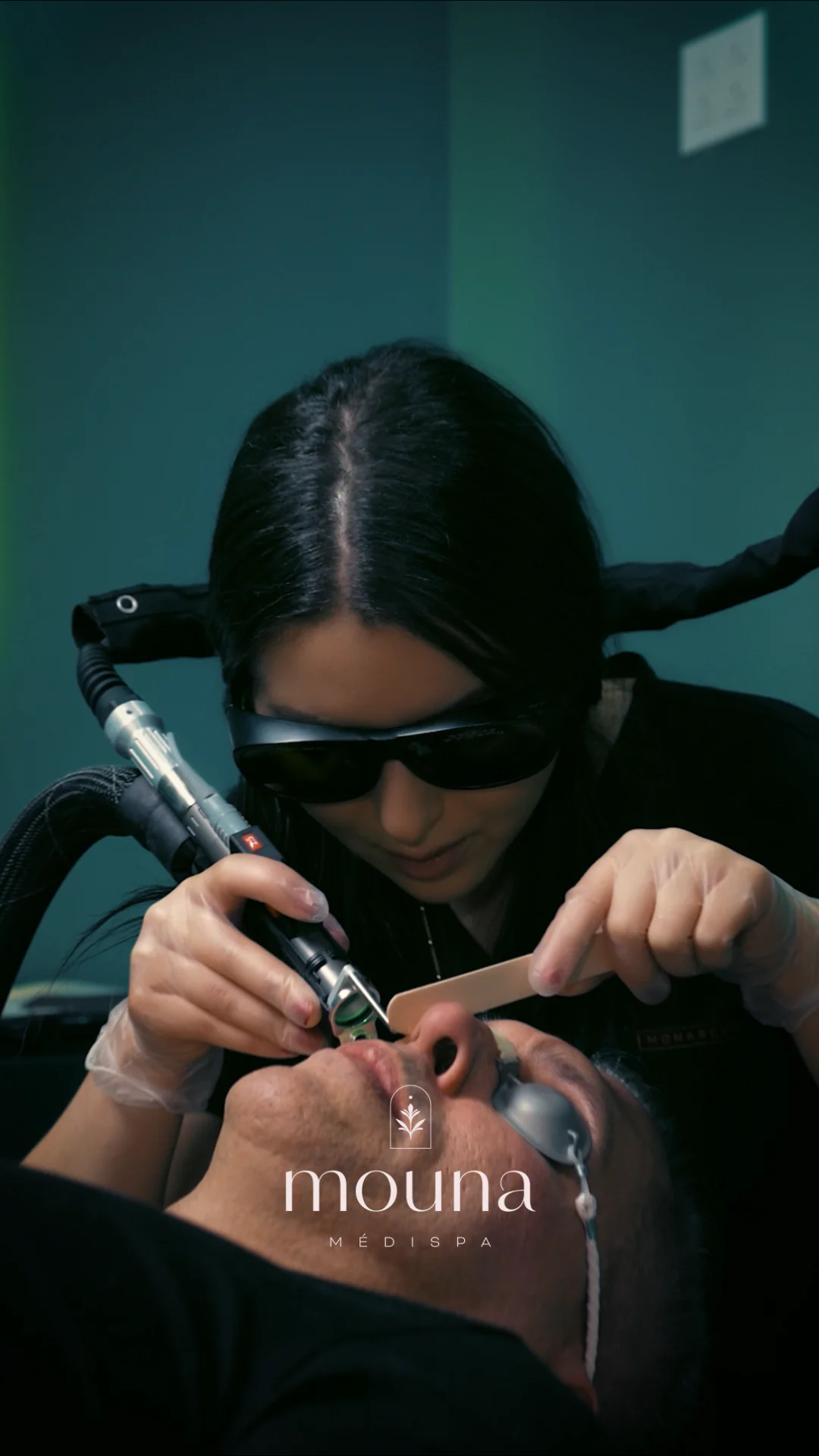 Advanced technology at Mouna MédiSpa